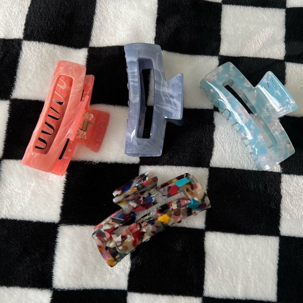 Hair claw clips